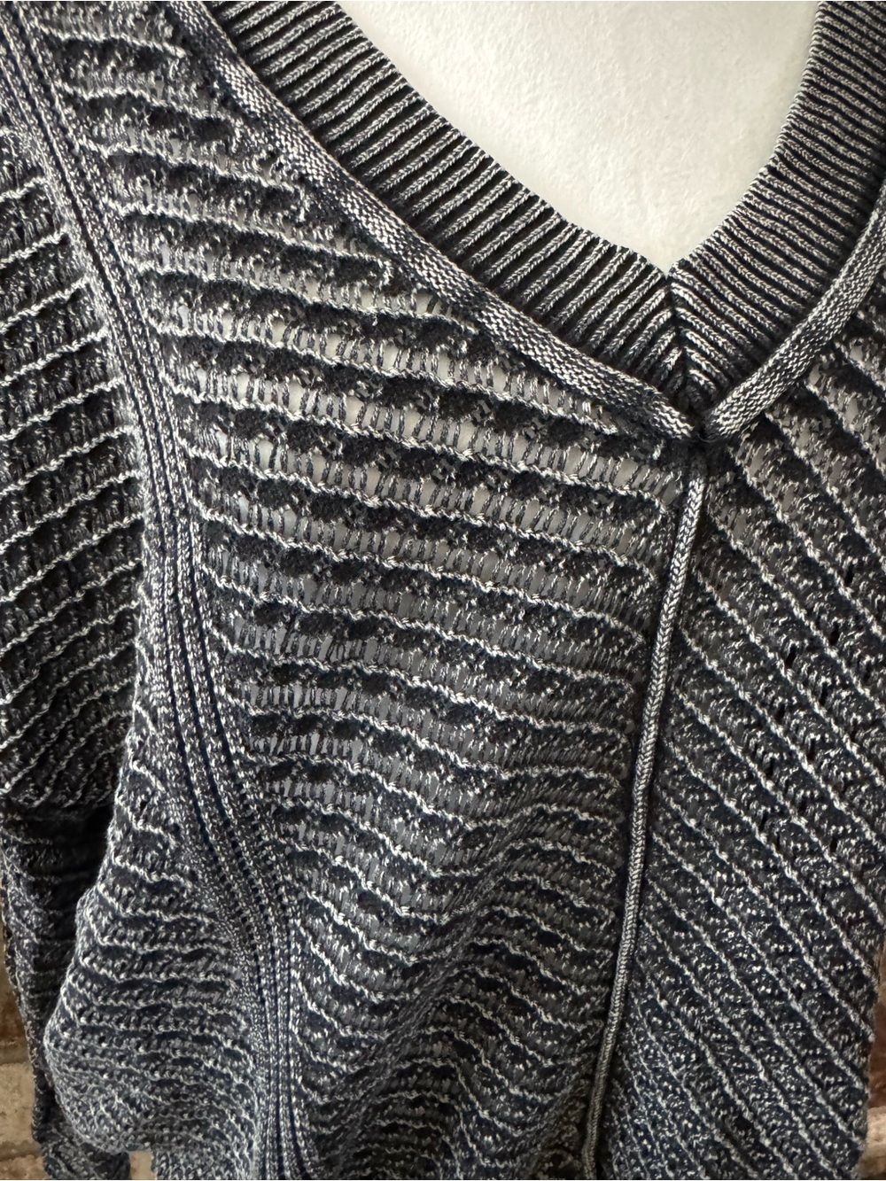 Timing Charcoal Gray V-Neck Ribbed Knit Sweater - Picture 3 of 6